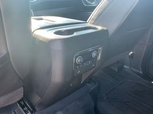 Used 2024 Chevrolet Suburban Z71 w/ Off-Road Capability Package image 37