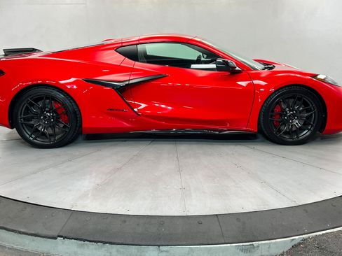 Used 2024 Chevrolet Corvette Z06 w/ Stealth Interior Trim Package RWD image 7