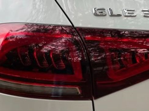 Used 2021 Mercedes-Benz GLE 350 w/ Premium Package image 8