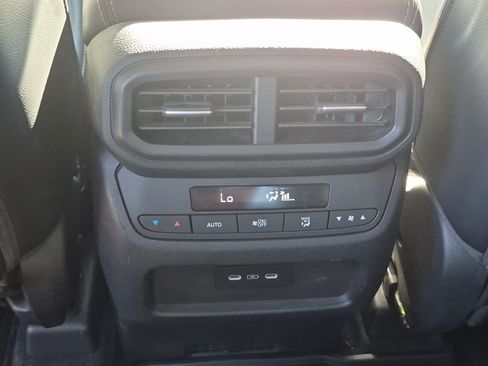 Used 2024 Honda Pilot Touring image 26