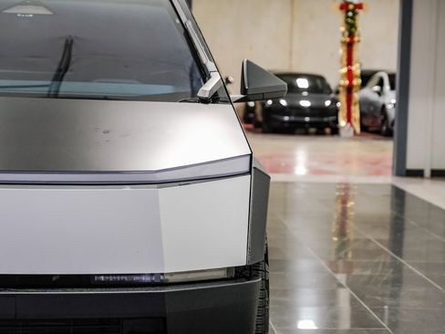 Used 2024 Tesla Cybertruck AWD Crew Cab image 45