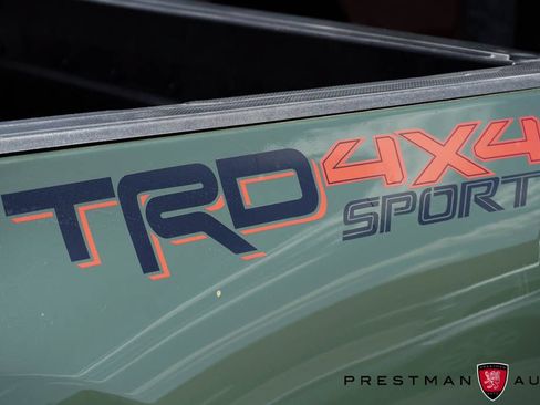 Used 2022 Toyota Tacoma TRD Sport w/ TRD Premium Sport Package AWD/4WD image 5