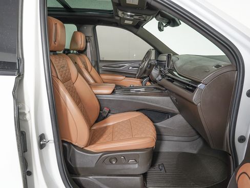 Used 2022 Cadillac Escalade ESV Premium Luxury w/ LPO, Radiant Package image 9