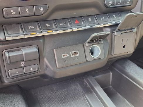 Used 2022 Chevrolet Silverado 1500 LTZ w/ LTZ Convenience Package II AWD/4WD image 12