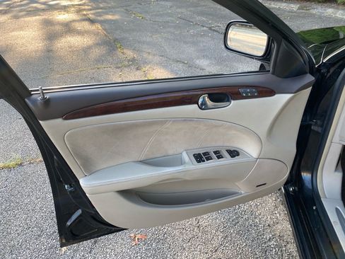 Used 2011 Buick Lucerne Super FWD image 11