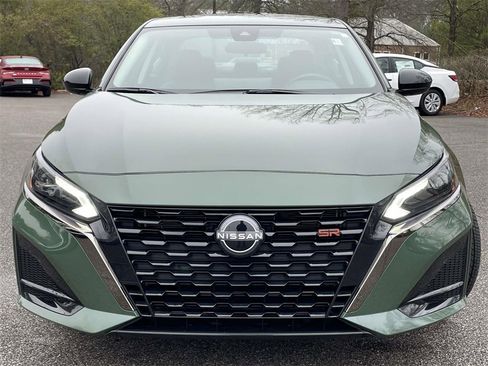 Used 2025 Nissan Altima 2.5 SR w/ SR Premium Package image 8