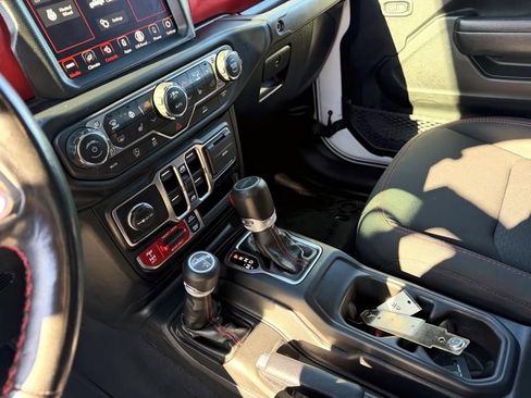 Used 2023 Jeep Gladiator Rubicon w/ Cold Weather Group image 18