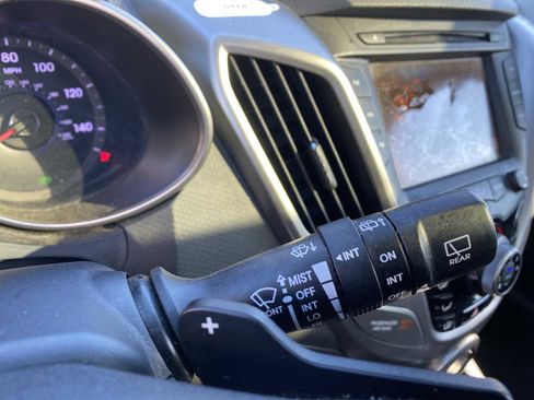 Used 2012 Hyundai Veloster w/ Style Pkg image 18