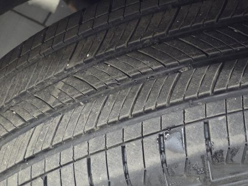 Used 2023 GMC Terrain SLE image 8