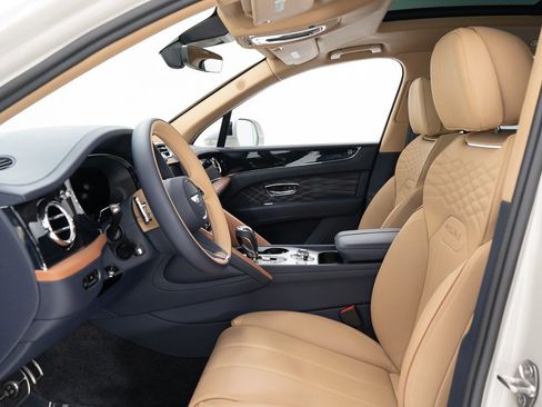 Certified 2025 Bentley Bentayga Extended Wheelbase image 15