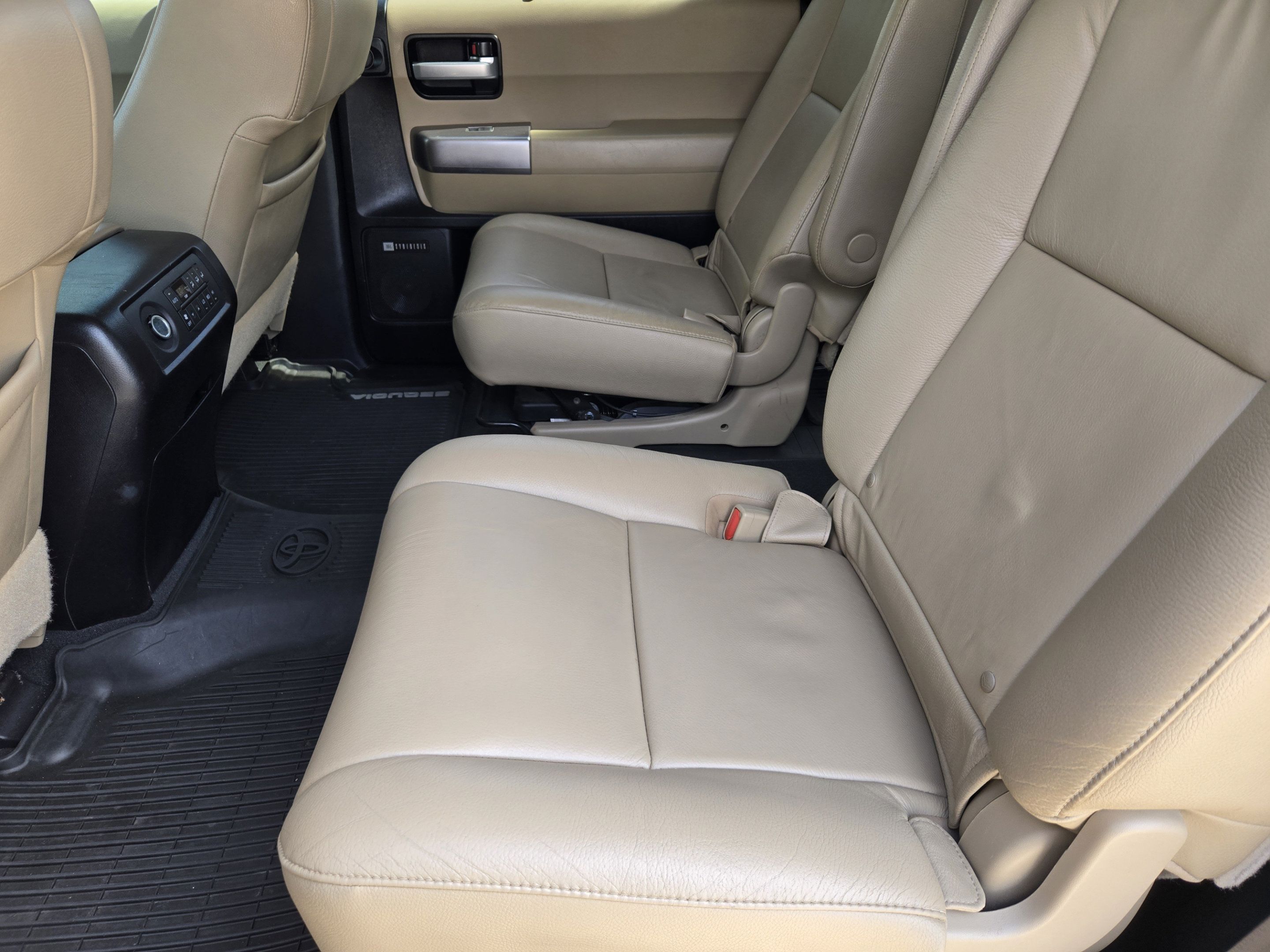Used 2020 Toyota Sequoia Limited w/ Safety & Convenience Package AWD/4WD image 30