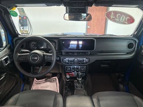 Used 2024 Jeep Wrangler Unlimited Rubicon image 39