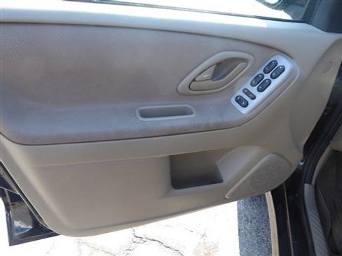 Used 2006 MAZDA Tribute s image 9