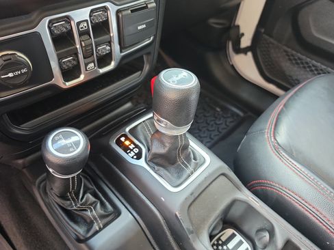 Used 2019 Jeep Wrangler Unlimited Sahara AWD/4WD image 23