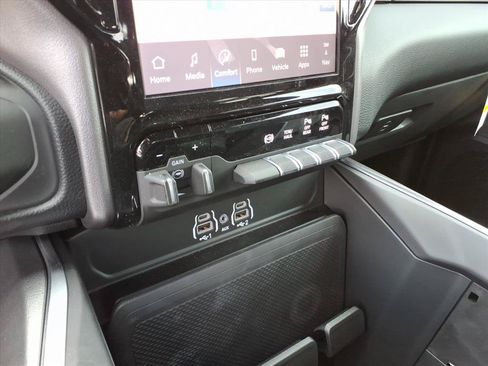 New 2026 RAM 2500 Big Horn AWD/4WD image 32
