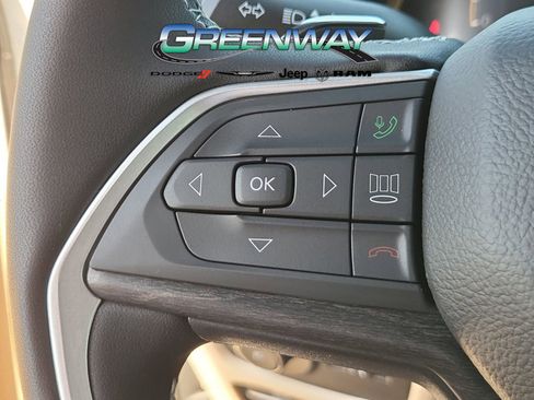 New 2025 Jeep Grand Cherokee Limited w/ Black Appearance Package image 28