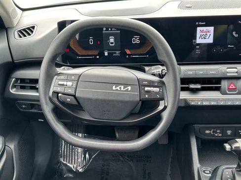 Used 2025 Kia K4 FWD image 33
