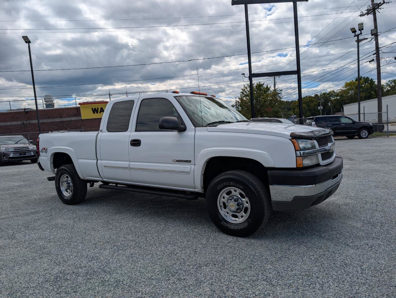 Used 2004 Chevrolet Silverado 2500 LS w/ Skid Plate Package AWD/4WD image 3