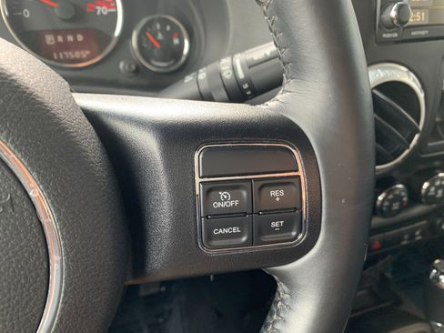 Used 2017 Jeep Wrangler Unlimited Rubicon AWD/4WD image 17