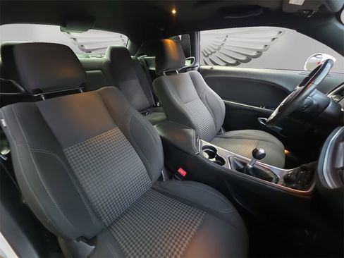 Used 2016 Dodge Challenger R/T w/ Driver Convenience Group image 11