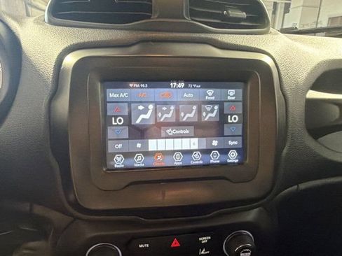 Used 2021 Jeep Renegade Latitude w/ Convenience Group AWD/4WD image 19