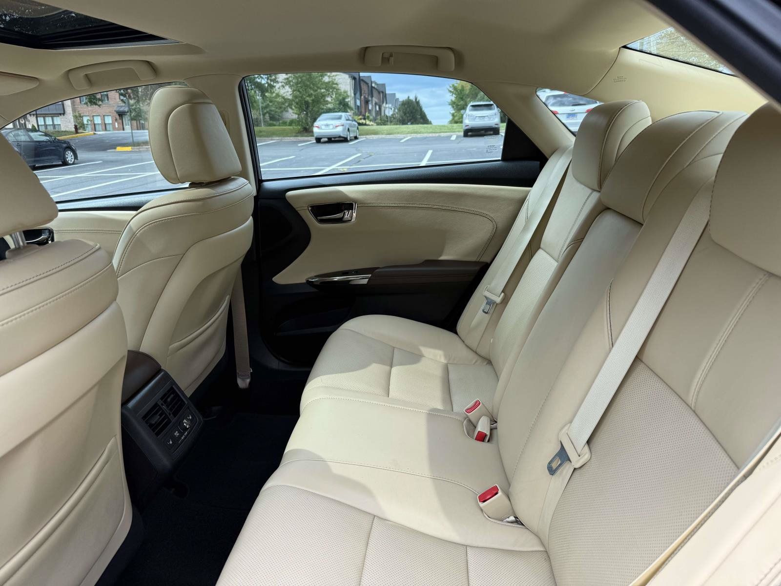 Used 2016 Toyota Avalon Limited FWD image 17