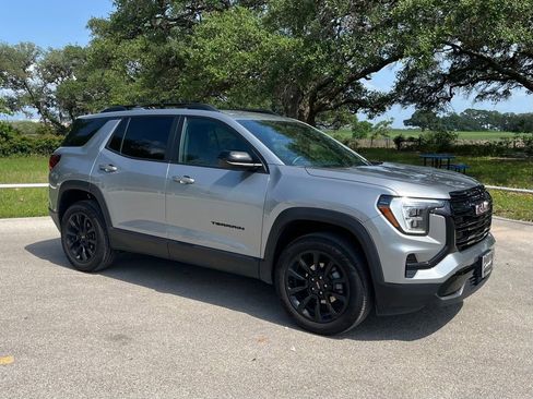 Used 2026 GMC Terrain Elevation w/ Elevation Premium Package FWD image 3