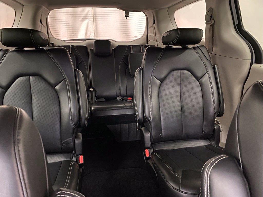 Used 2023 Chrysler Pacifica Touring-L FWD image 19