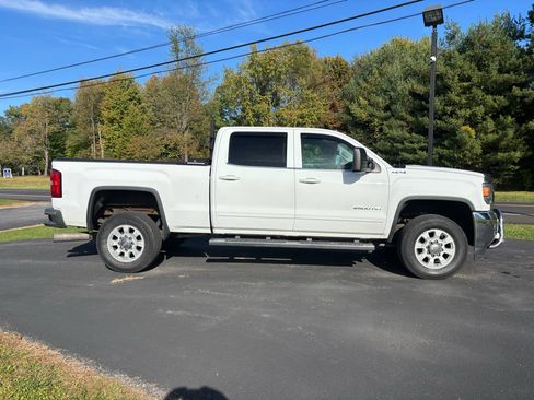 Used 2015 GMC Sierra 2500 SLE w/ SLE Preferred Package image 4