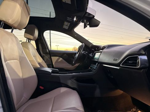 Used 2020 Jaguar F-PACE Premium image 37