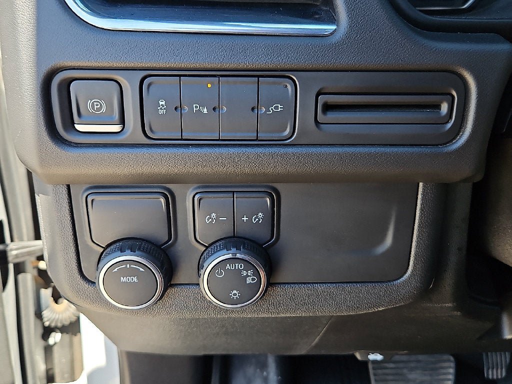 Used 2021 Chevrolet Suburban LT RWD image 23