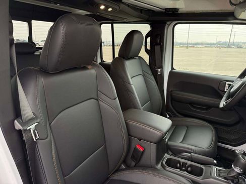 New 2026 Jeep Gladiator Sport image 25