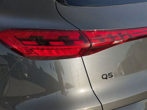 Used 2025 Audi Q5 Premium w/ Convenience Package image 18