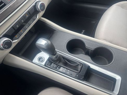 Used 2025 Nissan Altima 2.5 SV FWD image 41