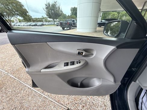 Used 2013 Toyota Corolla LE Special Edition image 19