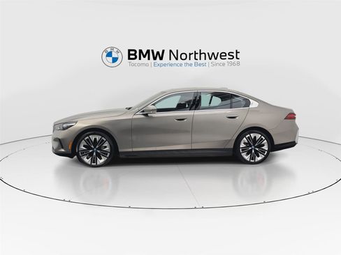 Used 2024 BMW i5 eDrive40i w/ Premium Package image 10