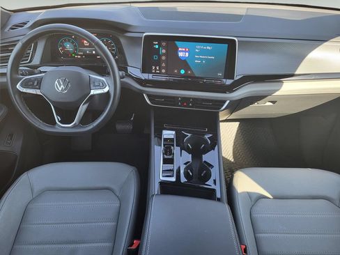 Used 2025 Volkswagen Atlas Cross Sport SEL AWD/4WD image 21