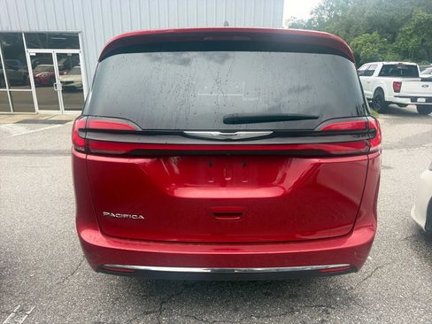 Used 2025 Chrysler Pacifica Select FWD image 8