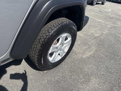 Used 2019 Jeep Wrangler Unlimited Sport S AWD/4WD image 14