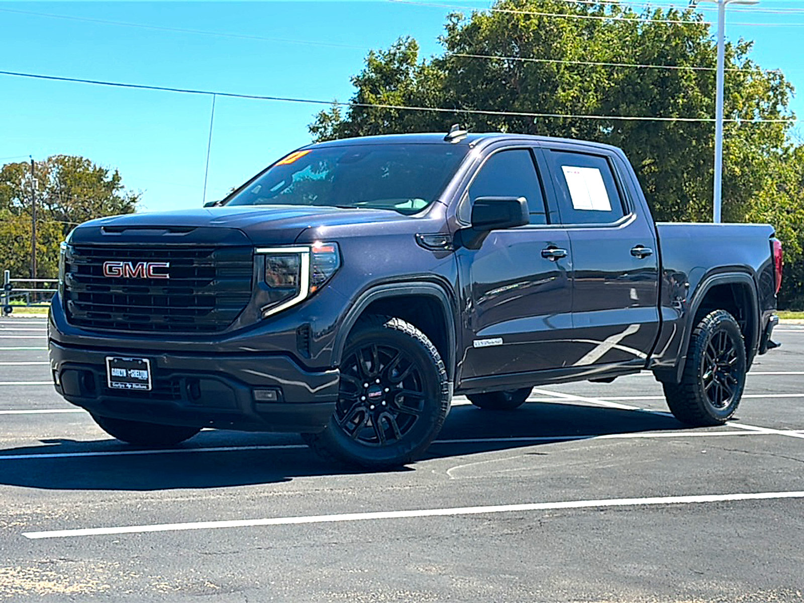 Used 2022 GMC Sierra 1500 Elevation RWD image 2