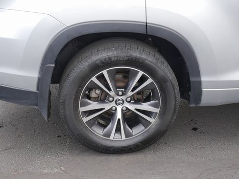 Used 2018 Toyota Highlander Plus image 11