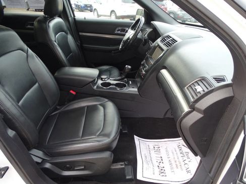 Used 2019 Ford Explorer XLT w/ Equipment Group 202A image 50