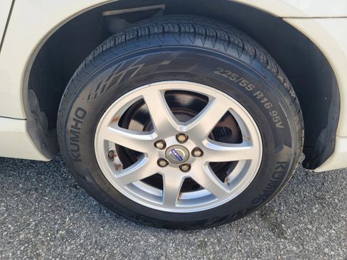 Used 2008 Volvo V70 image 22