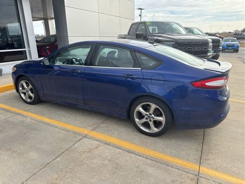 Used 2013 Ford Fusion SE image 2