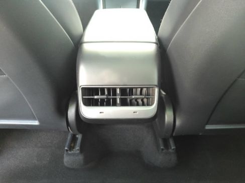 Used 2021 Tesla Model Y Long Range AWD/4WD image 27