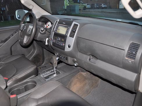 Used 2015 Nissan Frontier PRO-4X w/ Pro-4x Luxury Package AWD/4WD image 29