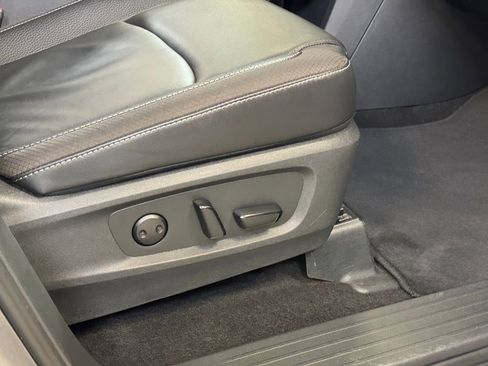 Used 2025 Nissan Pathfinder SL image 27