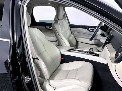 Used 2023 Volvo XC60 B5 Plus FWD image 7