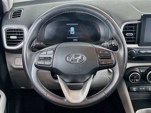 Used 2025 Hyundai Venue SEL FWD image 18