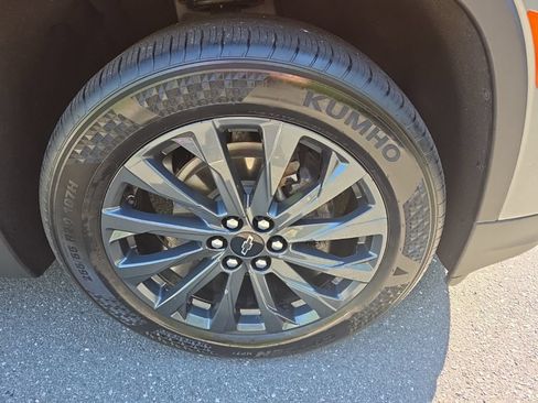 Used 2023 Chevrolet Traverse RS FWD image 9